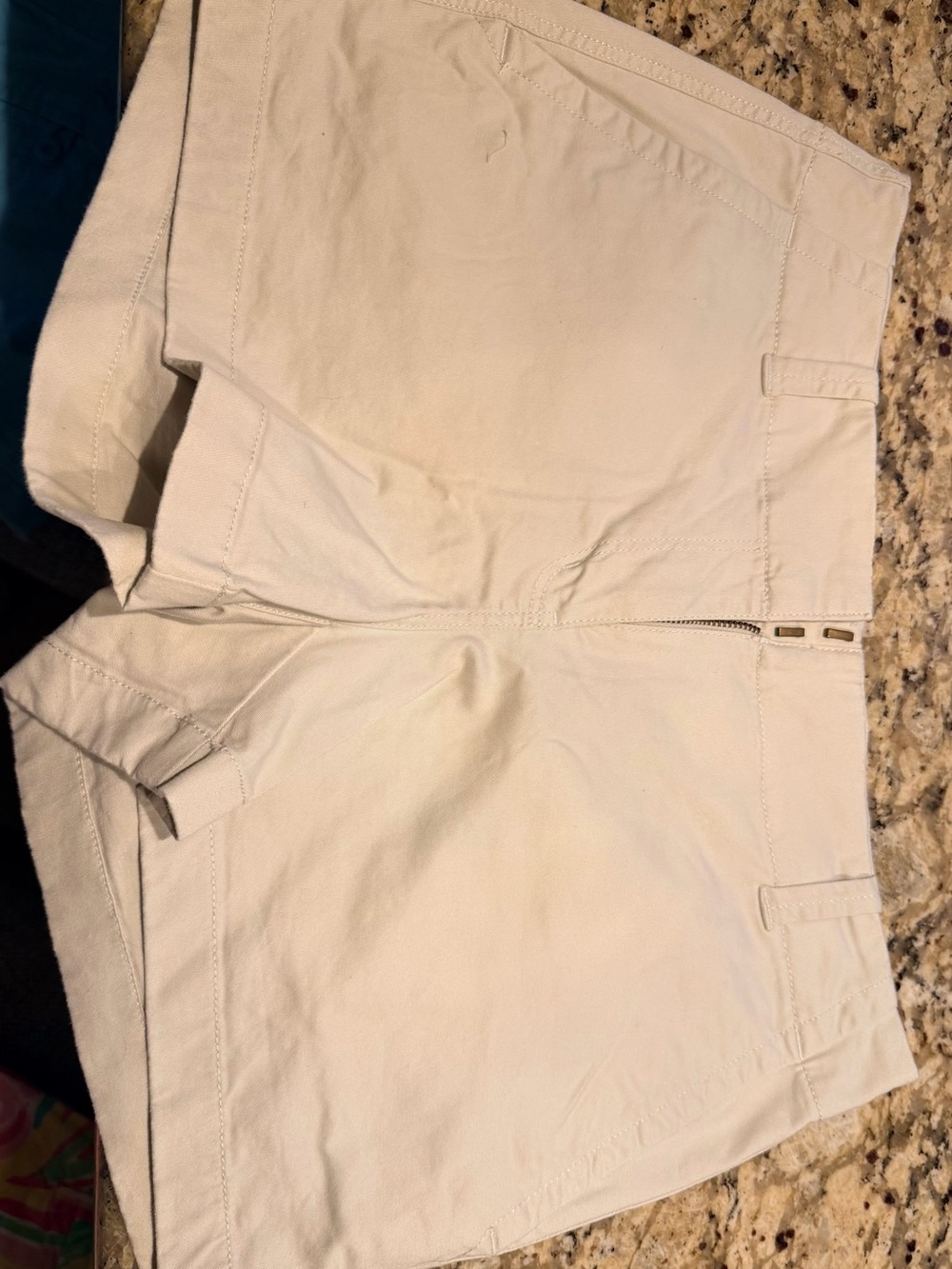 Vineyard Vines Women's Khaki Flat-Front Shorts 3 1/2